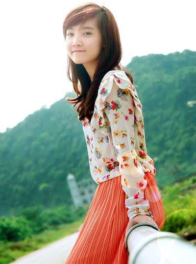 Hiện[-]cô[-]đang[-]là[-]sinh[-]viên[-]của[-]trường[-]ĐH[-]Văn[-]hóa[-]thể[-]thao[-]và[-]du[-]lịch[-]Thanh[-]Hóa.